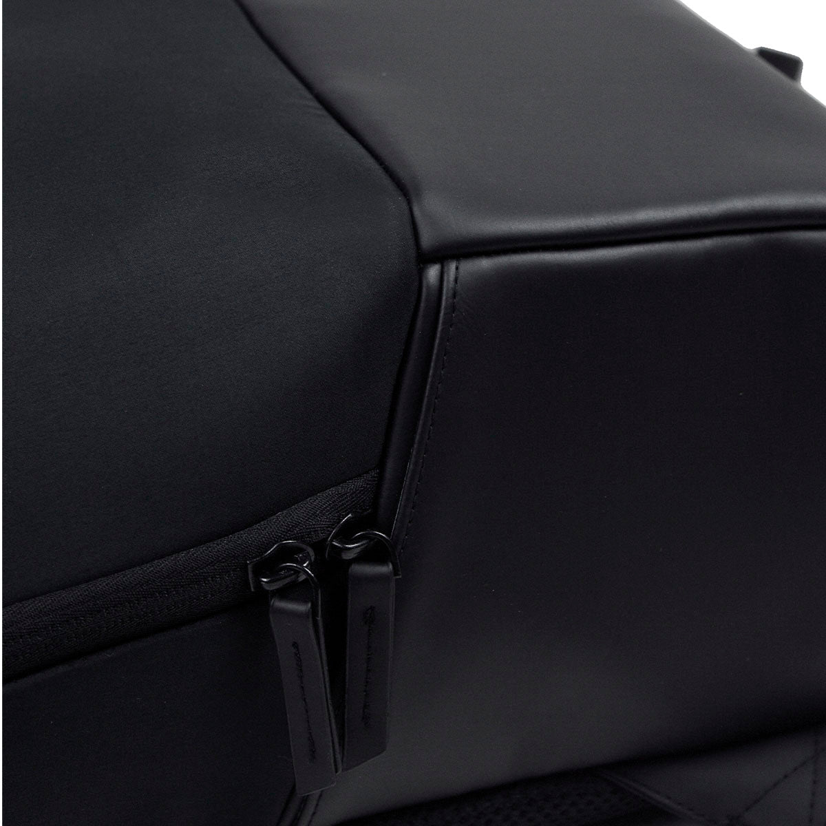 THE HOUSS'E OF CREA Gentlemen's Backpack - Elegant Corporate Gifting Solution, Fits Up to 15.6-Inch Laptop, 17 Liters Capacity, Stylish and Functional Design for Professionals, Perfect for Business Meetings and Daily Commutes